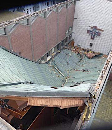 In den Innenraum gestürztes Dach der Elisabethkirche, Kassel (6.11.2023). Foto: Leitschuh/Beinken Bistum Fulda
